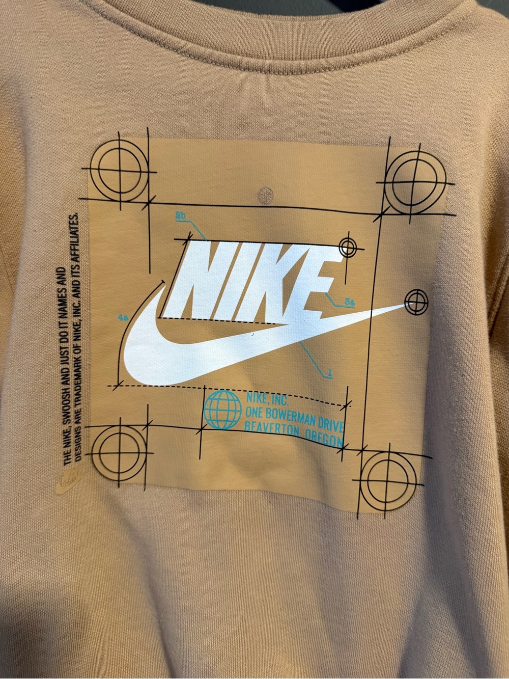 Nike Beige Graphic Crewneck Sweatshirt - 5/6 Years - Picture 4 of 5